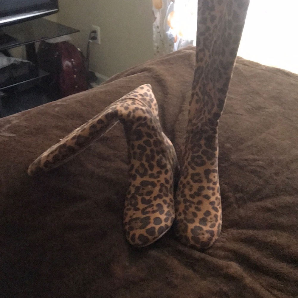 Leopard  tall-boots Excellent condition New